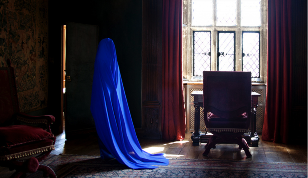 Blue Pigment 2011; 100 x 58 cm; from the Series Great Fosters; Copyright Güler Ates